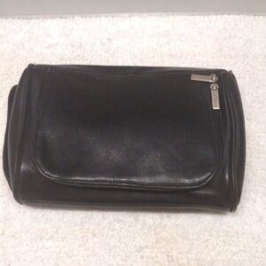 Le Donne Toiletry Black Bag